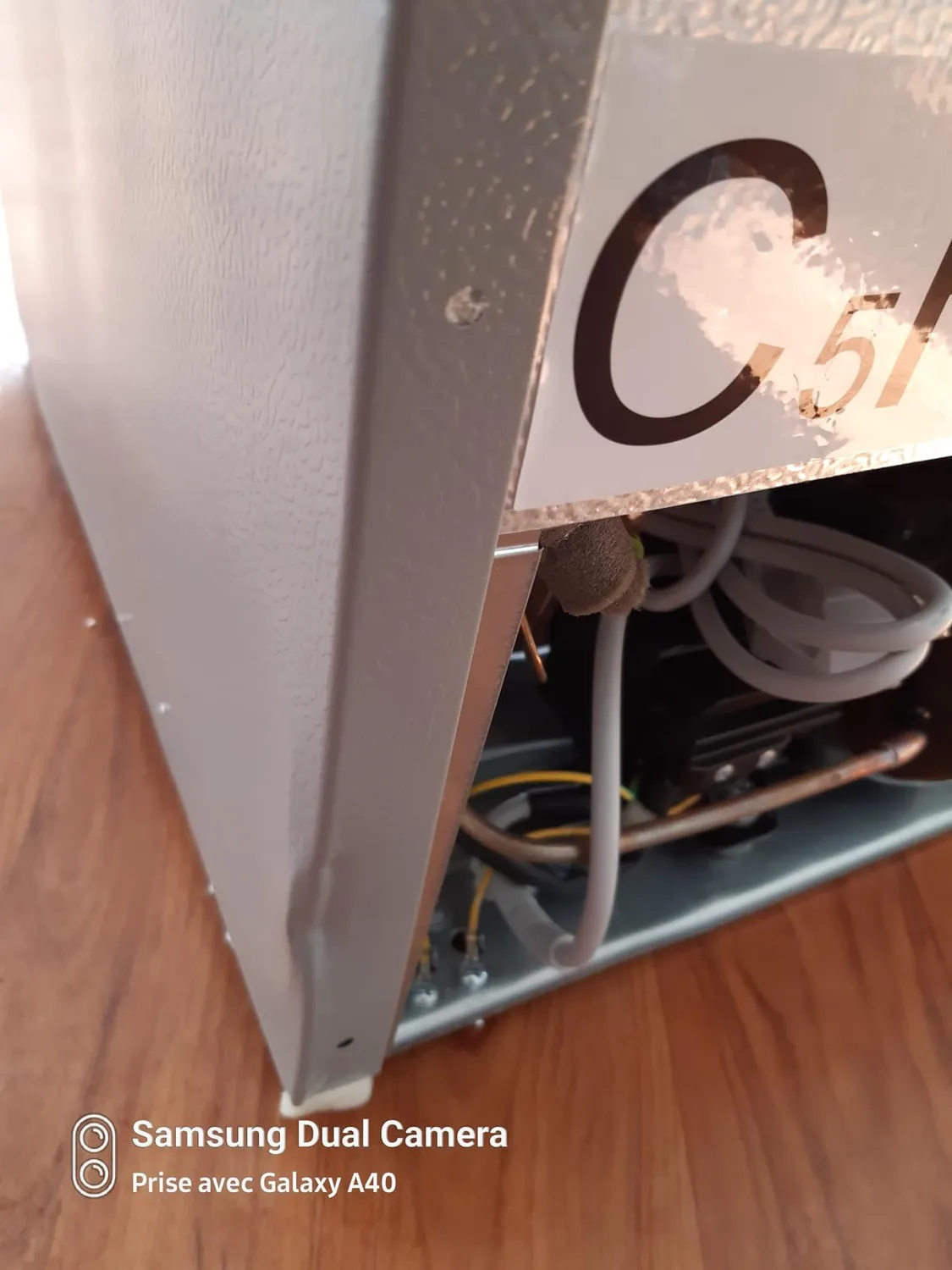 FrigeluX R0TT94SE réfrigérateur table top 91 L gris
