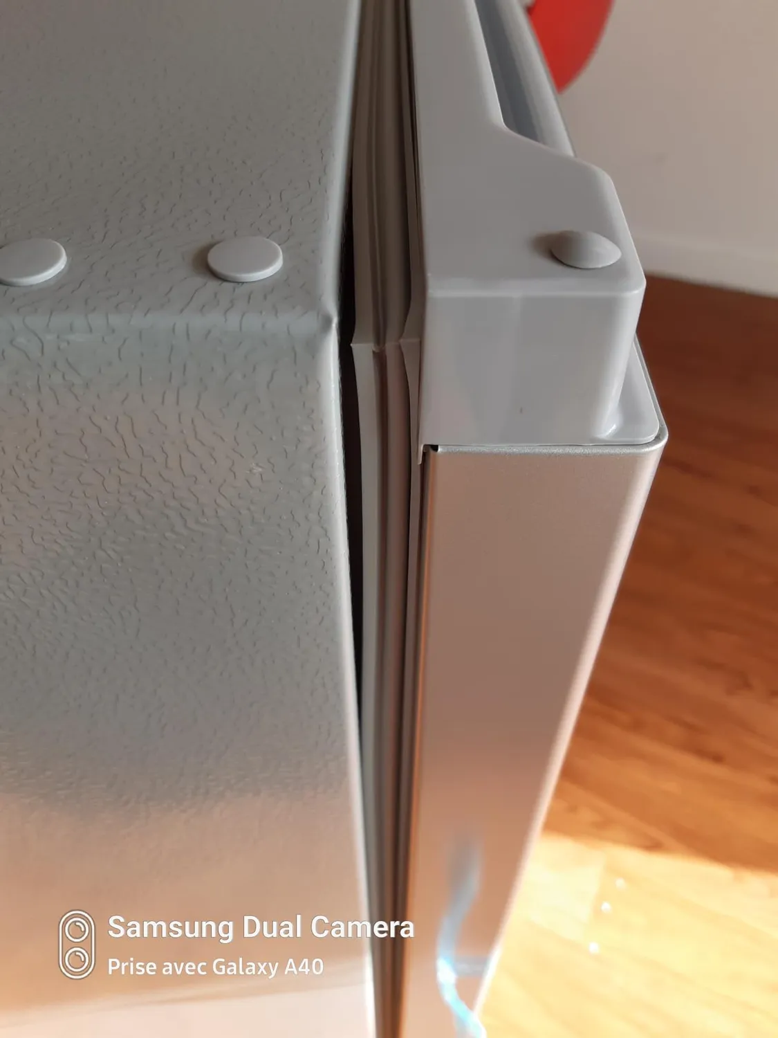 FrigeluX R0TT94SE réfrigérateur table top 91 L gris